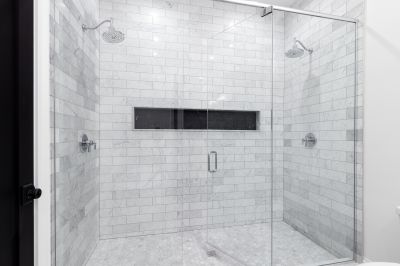 Luxury Shower with Niche